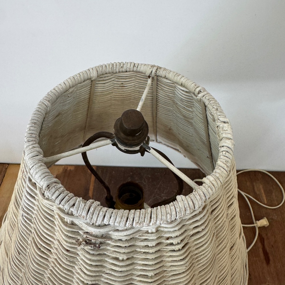 Vintage Wicker Table‎ Lamp with Shade Coastal Cottagecore Home Decor WORKS - Picture 7 of 14